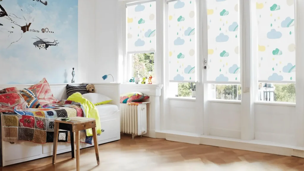 Cortinas roller para departamento en arriendo: durables y prácticas